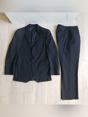 Kenneth Cole New York Black Two-Piece Suit - Classic Notch Lapel 42L 36W
